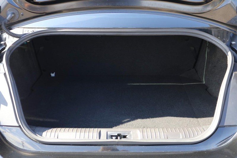 Toyota GR86 Vehicle Full-screen Gallery Image 09