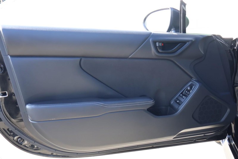 Toyota GR86 Vehicle Full-screen Gallery Image 15