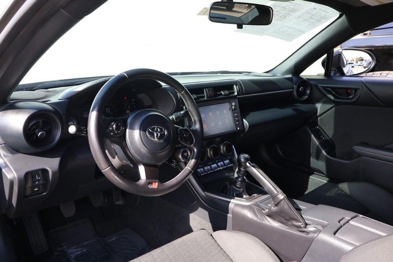 Toyota GR86 Vehicle Full-screen Gallery Image 16