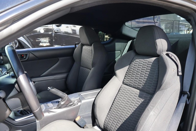 Toyota GR86 Vehicle Full-screen Gallery Image 18