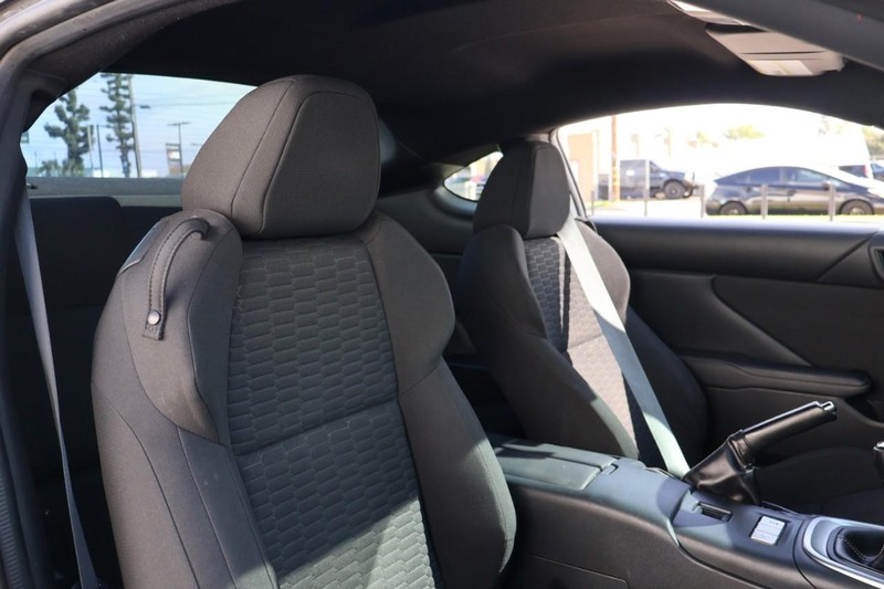 Toyota GR86 Vehicle Full-screen Gallery Image 21