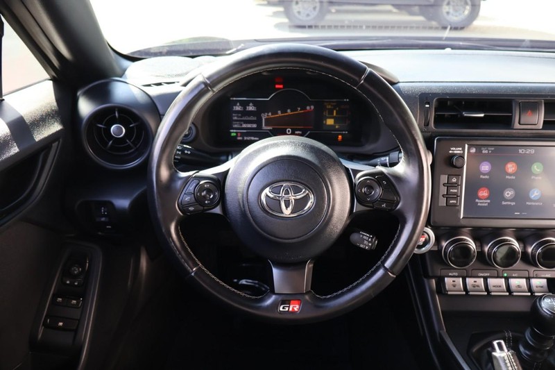 Toyota GR86 Vehicle Full-screen Gallery Image 23