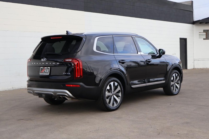 Kia Telluride Vehicle Full-screen Gallery Image 05
