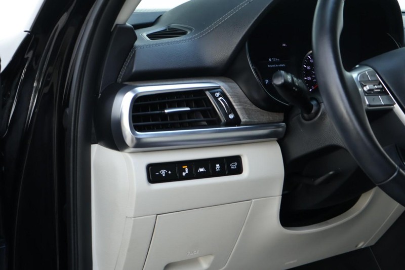 Kia Telluride Vehicle Full-screen Gallery Image 18