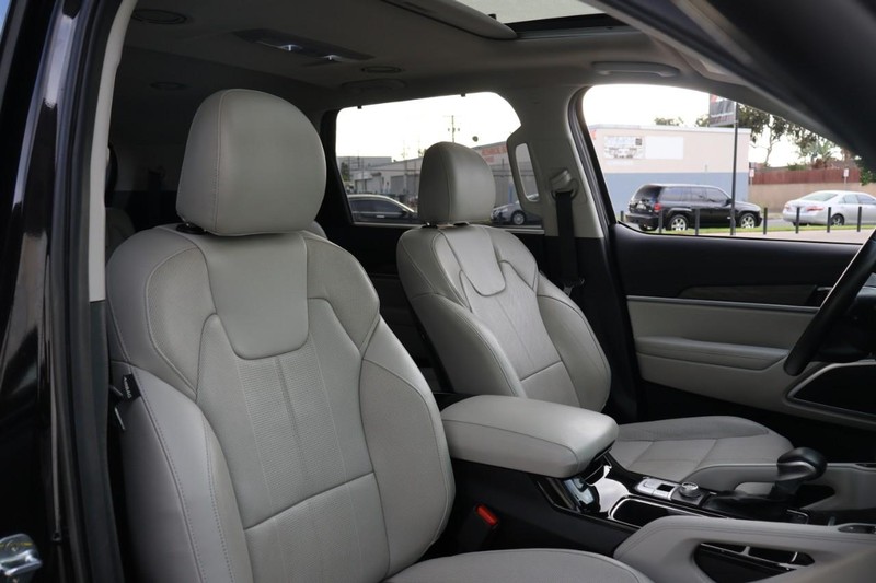 Kia Telluride Vehicle Full-screen Gallery Image 24