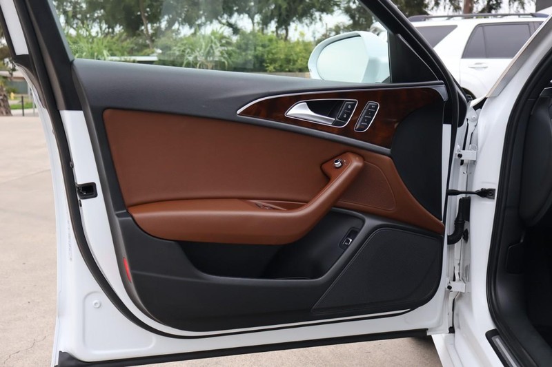 Audi A6 Vehicle Full-screen Gallery Image 15