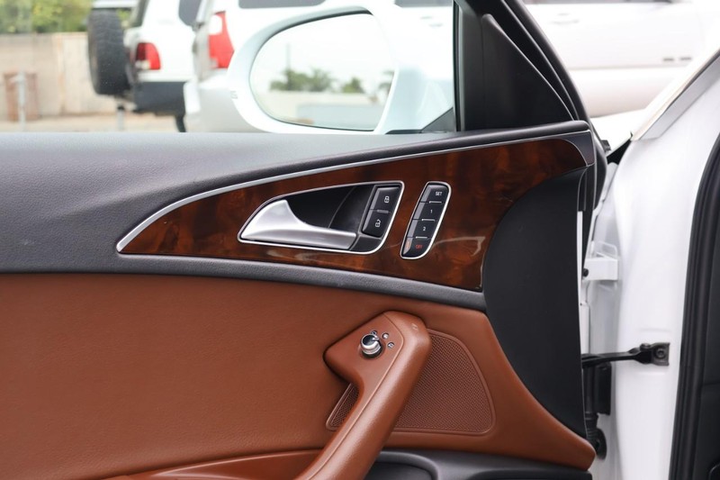 Audi A6 Vehicle Full-screen Gallery Image 16