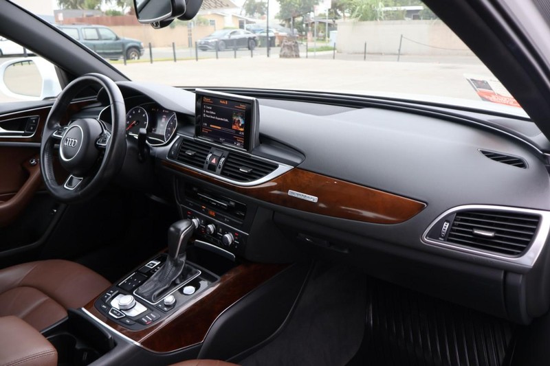 Audi A6 Vehicle Full-screen Gallery Image 22