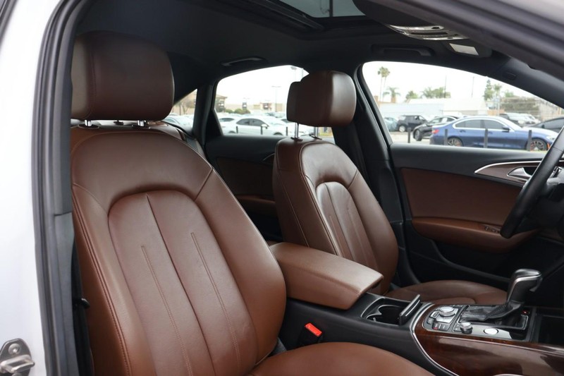 Audi A6 Vehicle Full-screen Gallery Image 25