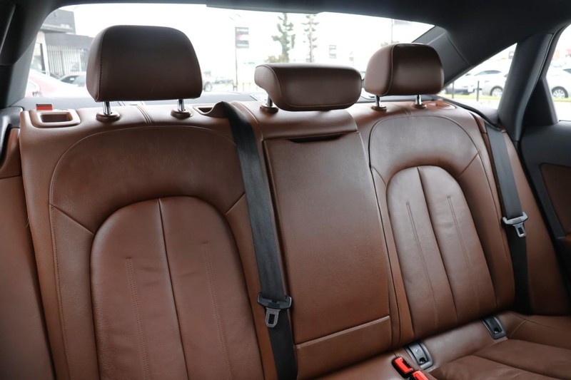 Audi A6 Vehicle Full-screen Gallery Image 26