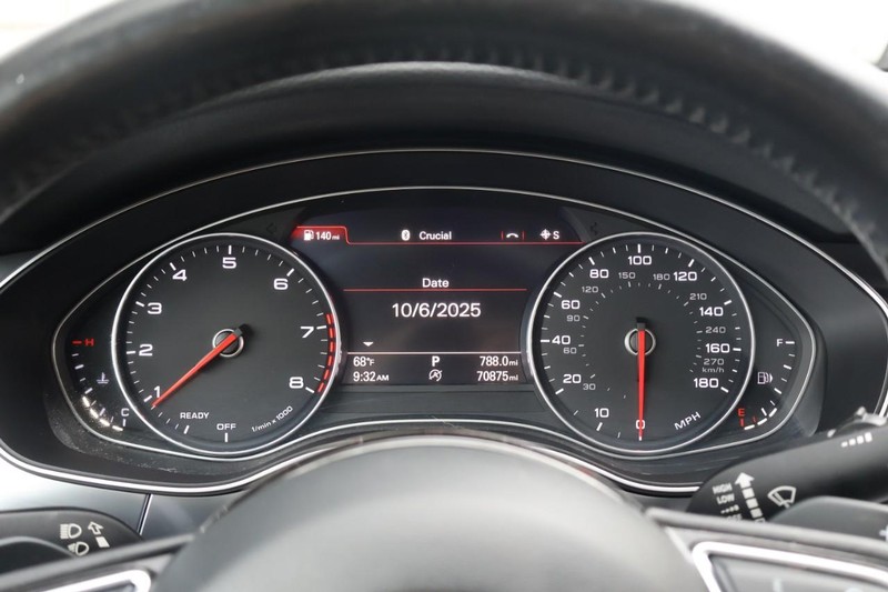 Audi A6 Vehicle Full-screen Gallery Image 28