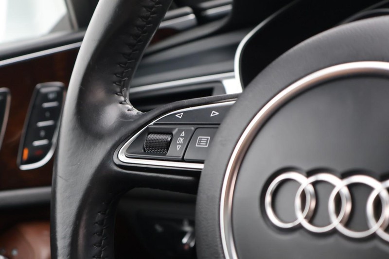 Audi A6 Vehicle Full-screen Gallery Image 30