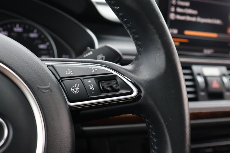 Audi A6 Vehicle Full-screen Gallery Image 31