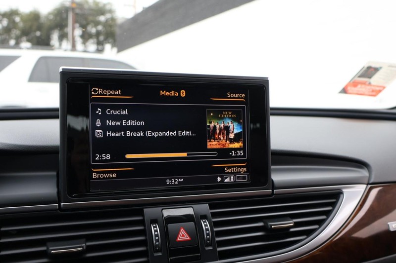 Audi A6 Vehicle Full-screen Gallery Image 33