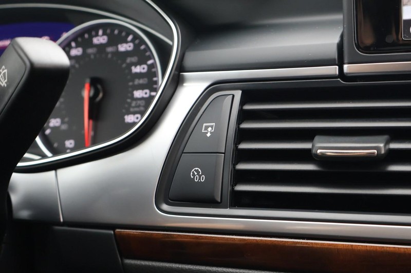 Audi A6 Vehicle Full-screen Gallery Image 35