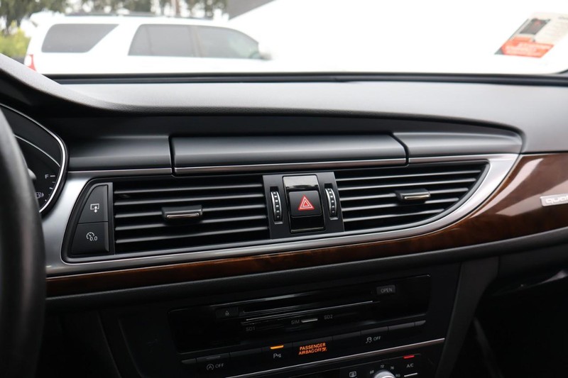 Audi A6 Vehicle Full-screen Gallery Image 36