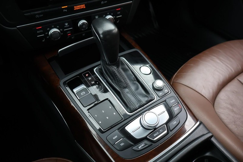 Audi A6 Vehicle Full-screen Gallery Image 38