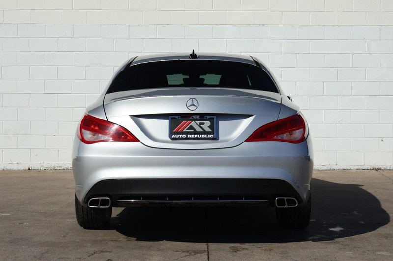 Mercedes-Benz CLA 250 Vehicle Full-screen Gallery Image 06