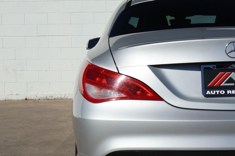 Mercedes-Benz CLA 250 Vehicle Full-screen Gallery Image 07