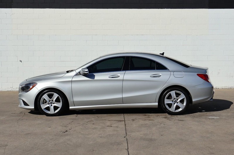 Mercedes-Benz CLA 250 Vehicle Full-screen Gallery Image 10