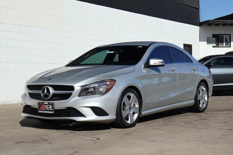 Mercedes-Benz CLA 250 Vehicle Full-screen Gallery Image 11