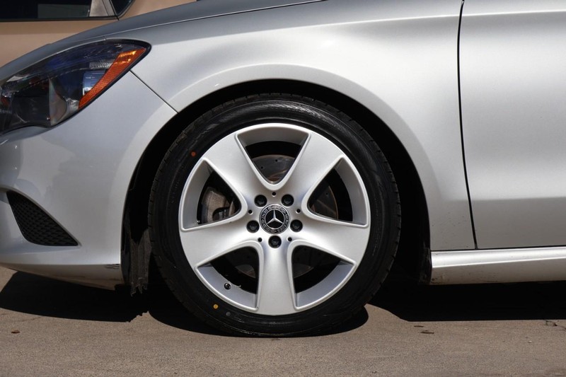 Mercedes-Benz CLA 250 Vehicle Full-screen Gallery Image 13