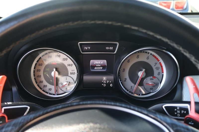 Mercedes-Benz CLA 250 Vehicle Full-screen Gallery Image 24