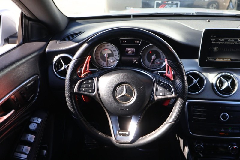 Mercedes-Benz CLA 250 Vehicle Full-screen Gallery Image 25