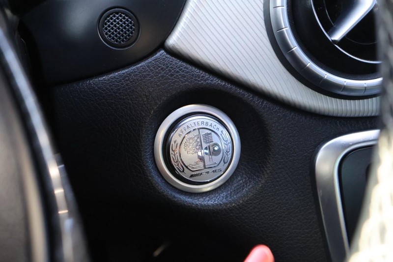 Mercedes-Benz CLA 250 Vehicle Full-screen Gallery Image 26