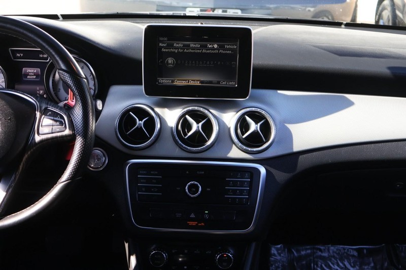 Mercedes-Benz CLA 250 Vehicle Full-screen Gallery Image 27
