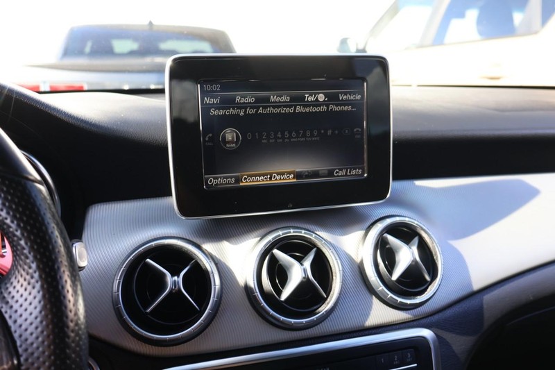 Mercedes-Benz CLA 250 Vehicle Full-screen Gallery Image 28