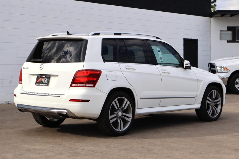 Mercedes-Benz GLK 350 Vehicle Full-screen Gallery Image 05