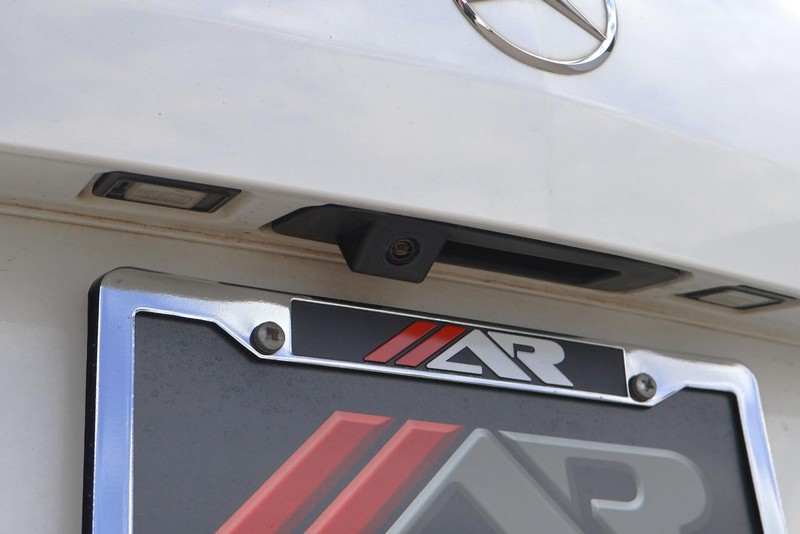 Mercedes-Benz GLK 350 Vehicle Full-screen Gallery Image 08