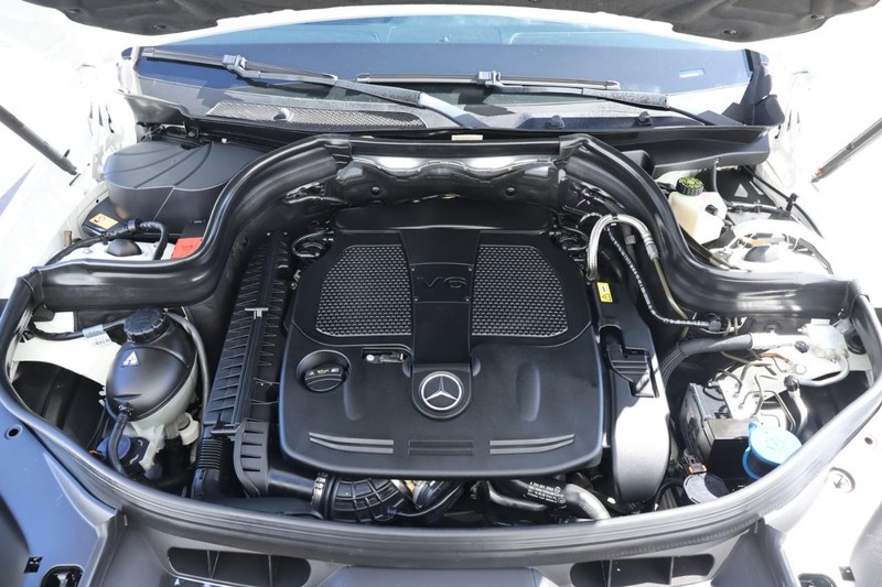 Mercedes-Benz GLK 350 Vehicle Full-screen Gallery Image 13