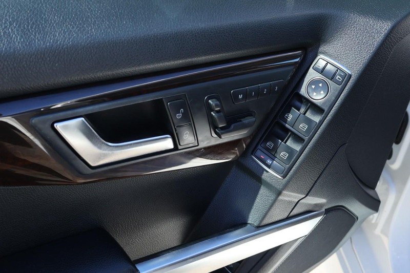 Mercedes-Benz GLK 350 Vehicle Full-screen Gallery Image 16