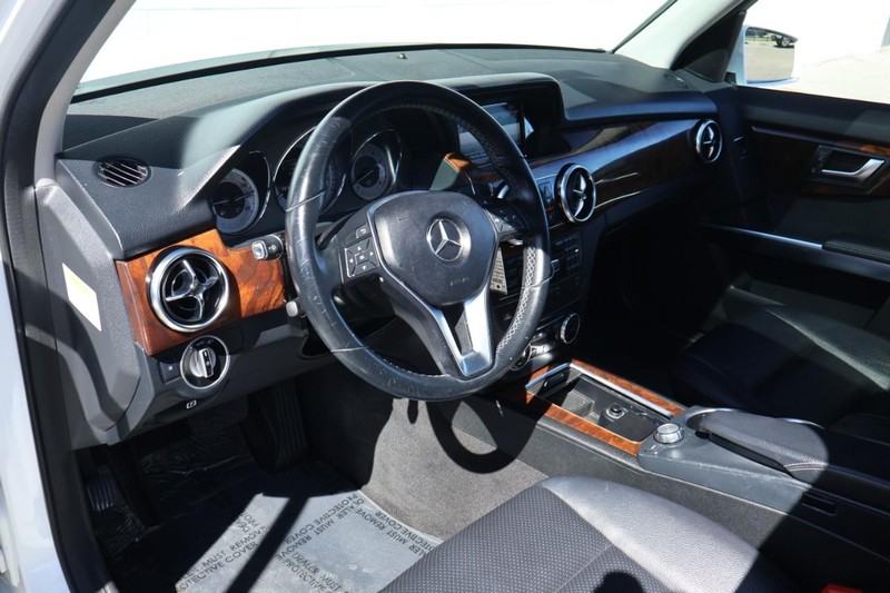 Mercedes-Benz GLK 350 Vehicle Full-screen Gallery Image 17