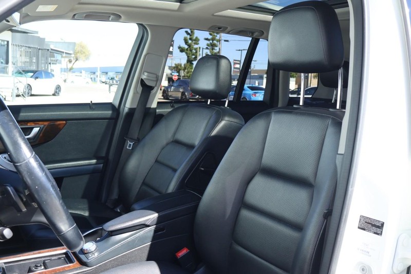 Mercedes-Benz GLK 350 Vehicle Full-screen Gallery Image 19