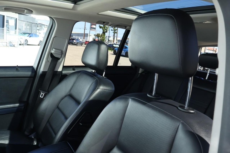 Mercedes-Benz GLK 350 Vehicle Full-screen Gallery Image 20