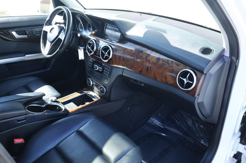 Mercedes-Benz GLK 350 Vehicle Full-screen Gallery Image 21