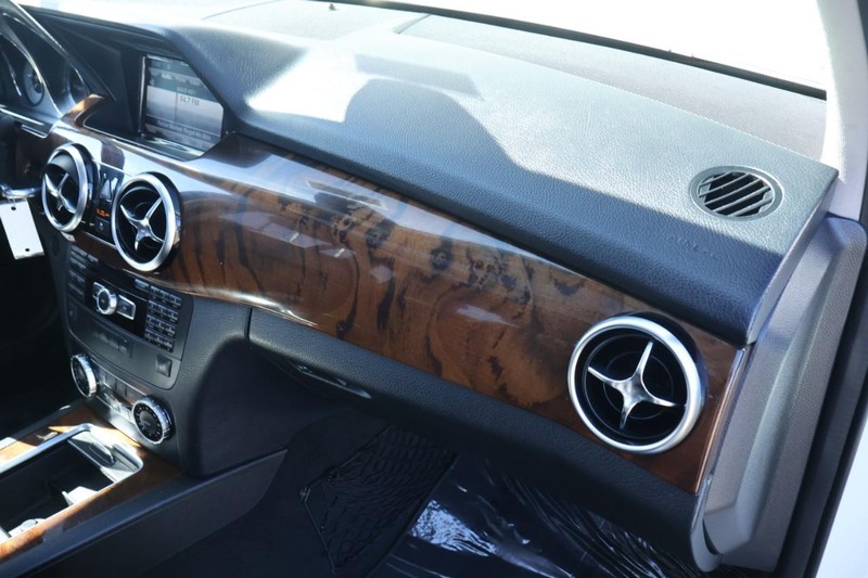 Mercedes-Benz GLK 350 Vehicle Full-screen Gallery Image 22