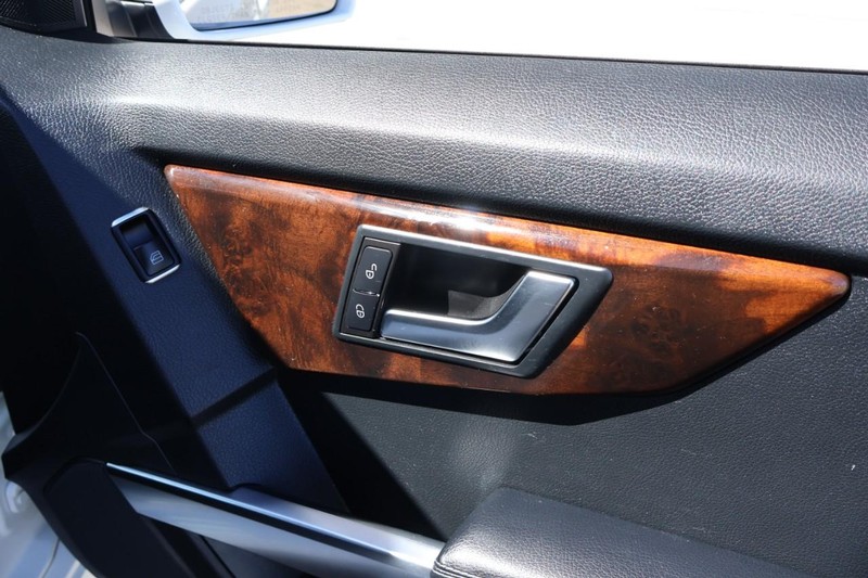 Mercedes-Benz GLK 350 Vehicle Full-screen Gallery Image 23