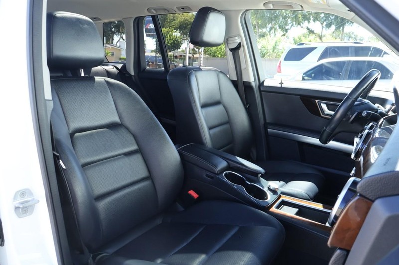 Mercedes-Benz GLK 350 Vehicle Full-screen Gallery Image 25