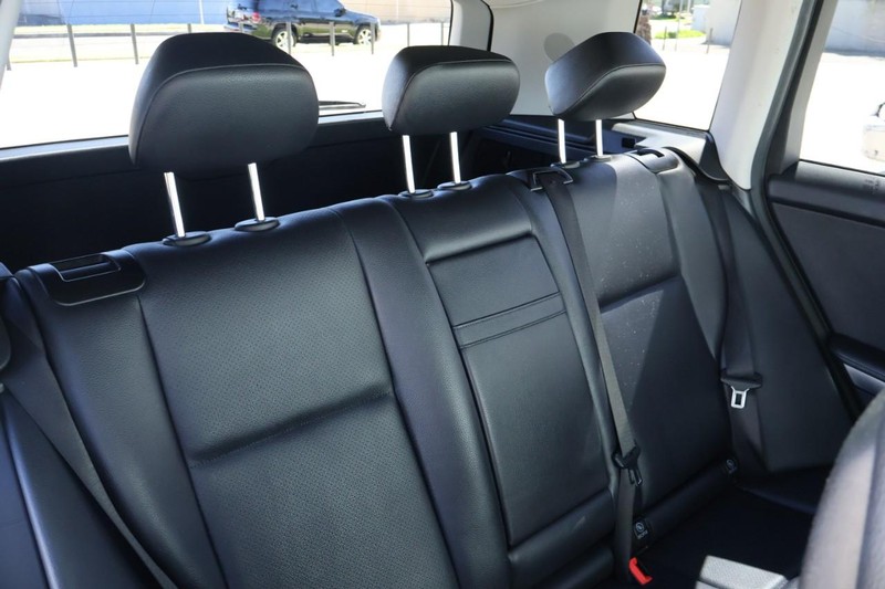 Mercedes-Benz GLK 350 Vehicle Full-screen Gallery Image 26