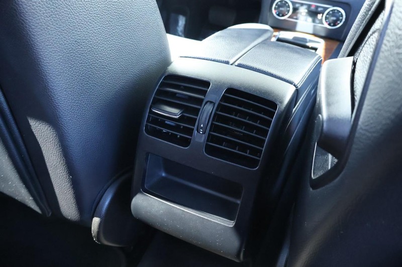 Mercedes-Benz GLK 350 Vehicle Full-screen Gallery Image 27