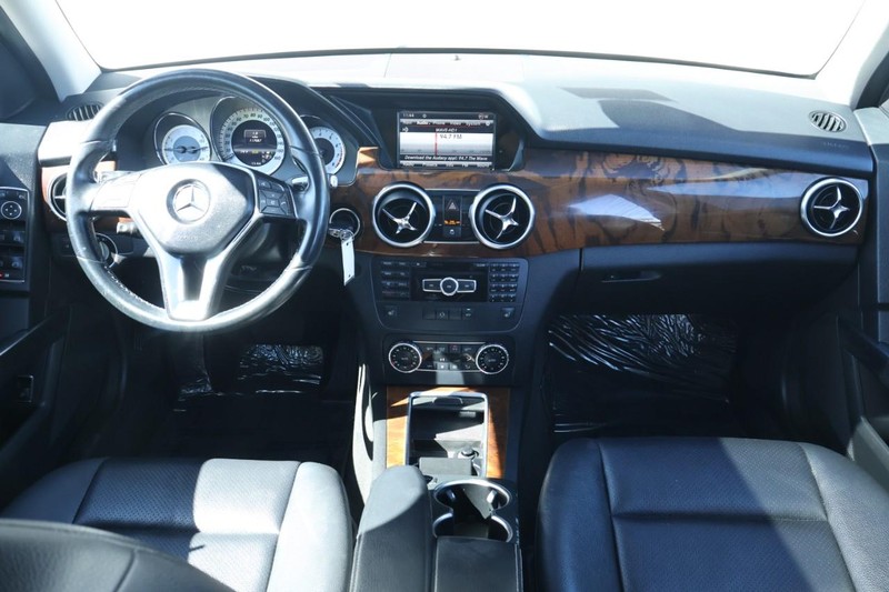 Mercedes-Benz GLK 350 Vehicle Full-screen Gallery Image 28