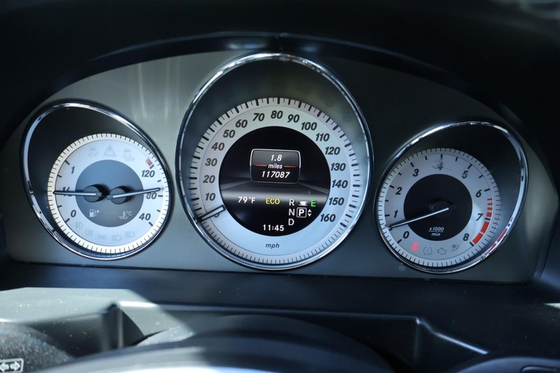 Mercedes-Benz GLK 350 Vehicle Full-screen Gallery Image 29