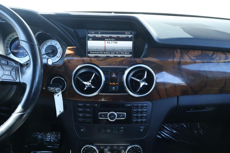 Mercedes-Benz GLK 350 Vehicle Full-screen Gallery Image 31
