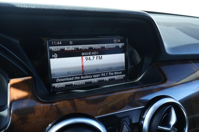 Mercedes-Benz GLK 350 Vehicle Full-screen Gallery Image 32