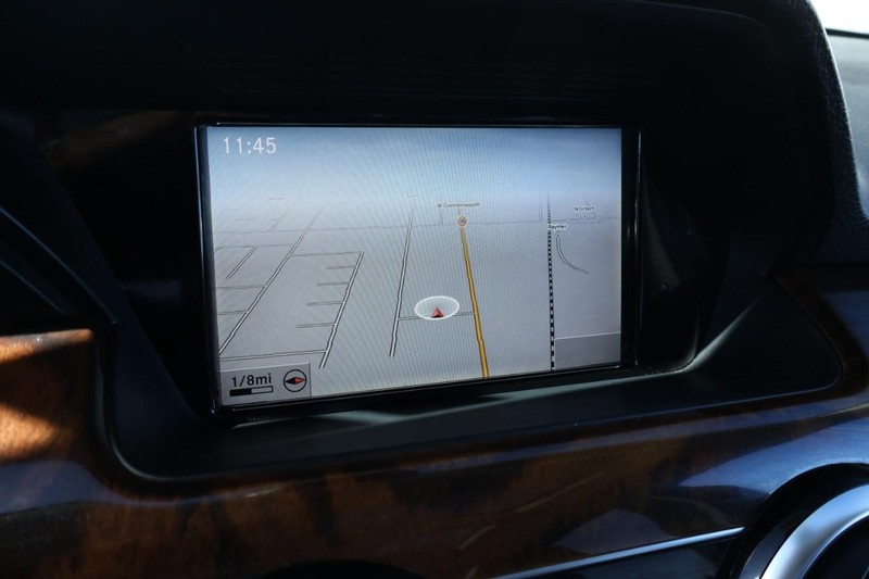 Mercedes-Benz GLK 350 Vehicle Full-screen Gallery Image 34