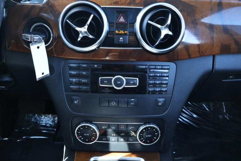 Mercedes-Benz GLK 350 Vehicle Full-screen Gallery Image 35